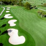 Preciosa vista aérea de bunkers en el Club de Golf Alcanada